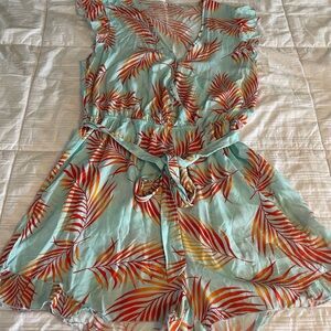 NWT Women’s Cupshe Tropical Leaf Print Romper Size XL
